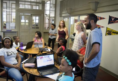 Students sharing projects